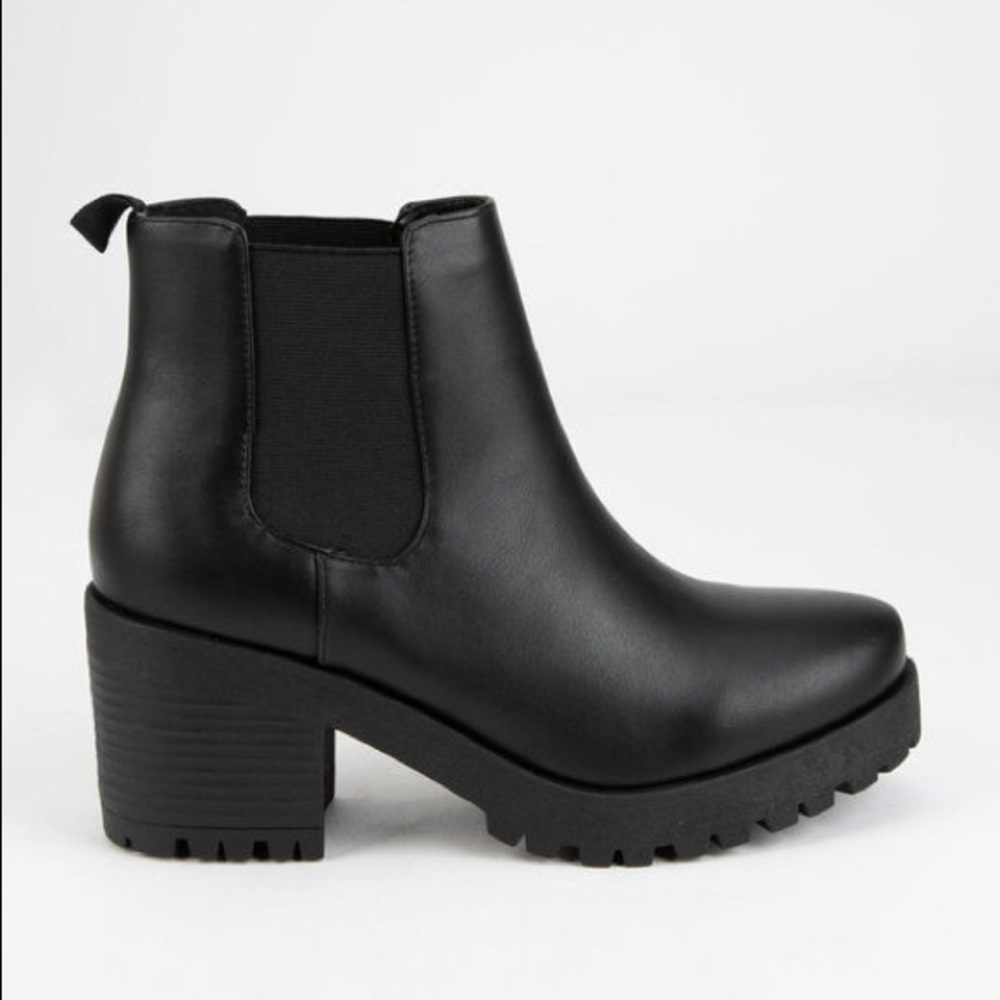 👢 SODA Lug Sole Womens Chelsea Boots 👢
